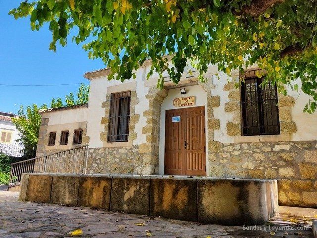 Qué ver en Benilloba: antigua escuela.