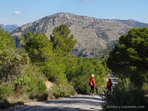 Ruta de senderismo en la sierra de Peñarrubia (Villena).