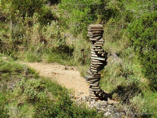 Castillo de Carrícola: ruta del arte y las esculturas.