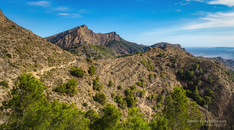 Sierra de Orihuela: geología escarpada sobre la Vega Baja